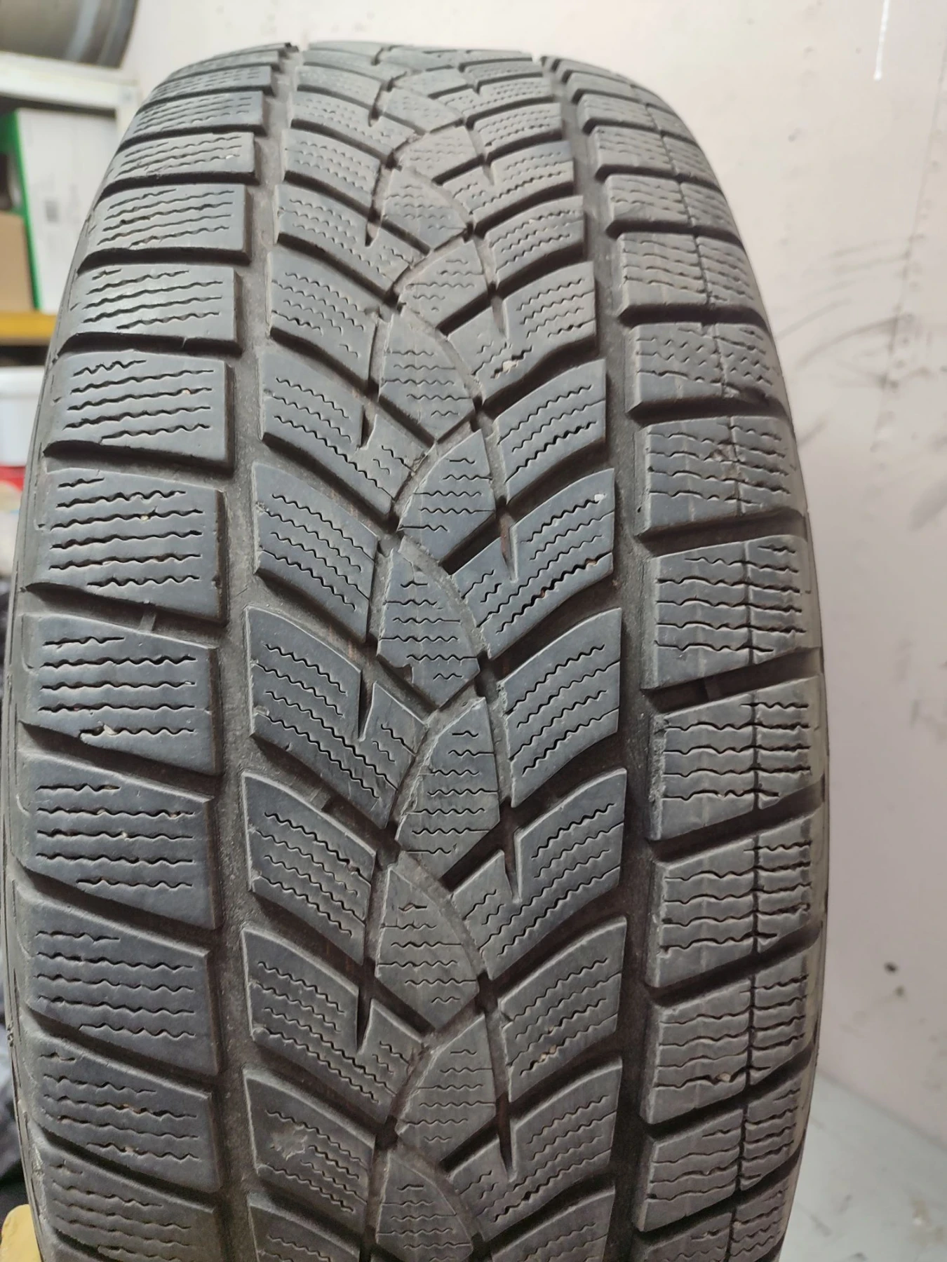 Гуми Зимни 235/60R18