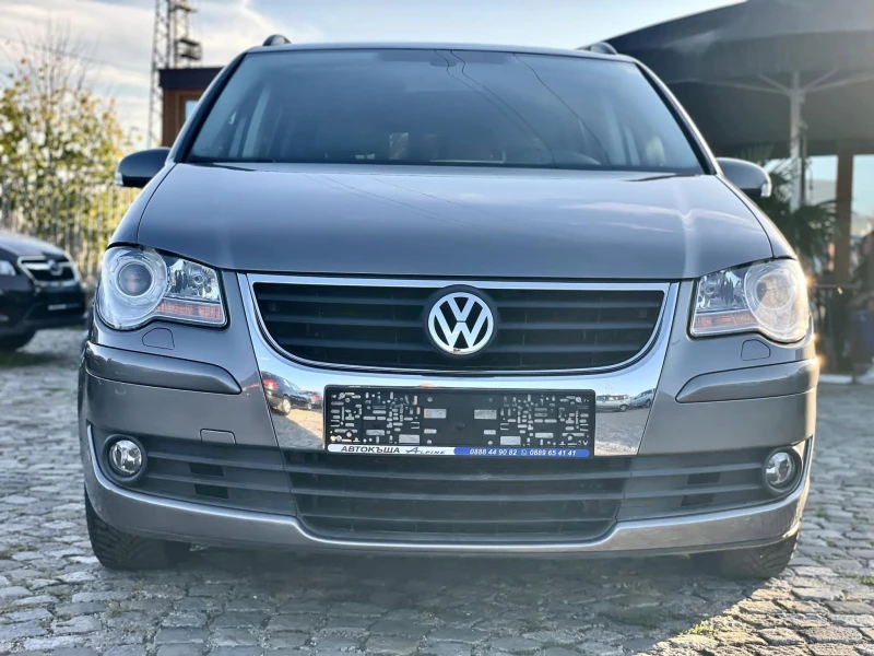 VW Touran 2.0 7-МЕСТА, снимка 8 - Автомобили и джипове - 47544269