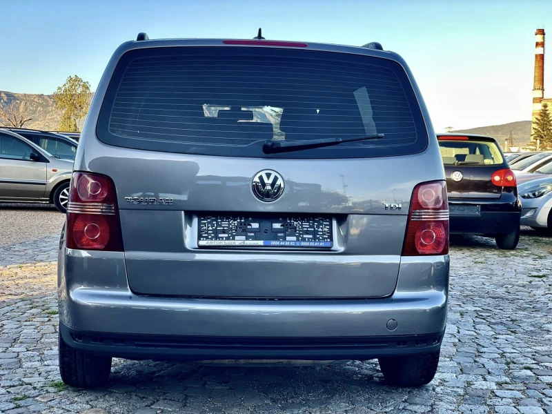 VW Touran 2.0 7-МЕСТА, снимка 4 - Автомобили и джипове - 47544269