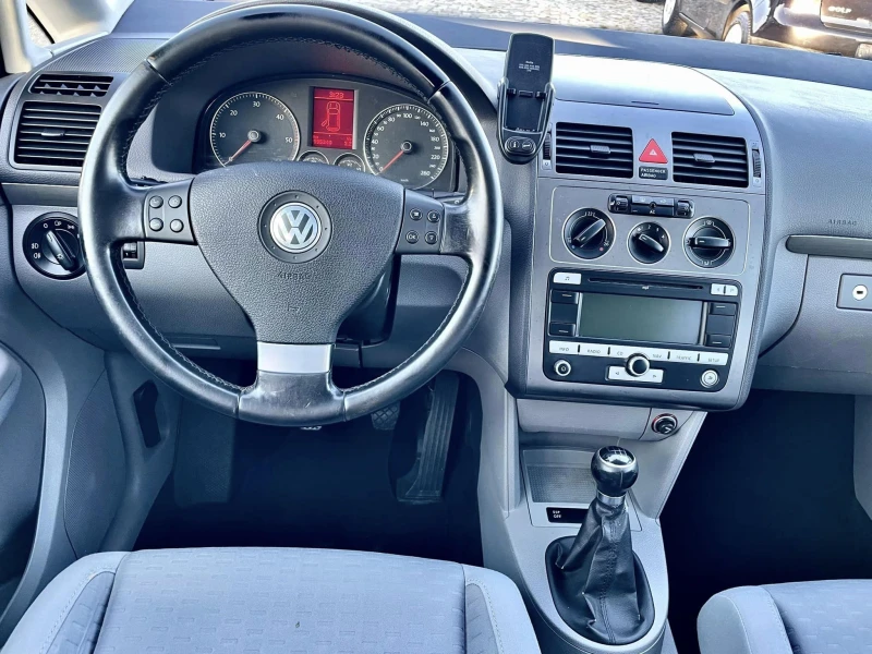 VW Touran 2.0 7-МЕСТА, снимка 11 - Автомобили и джипове - 47544269