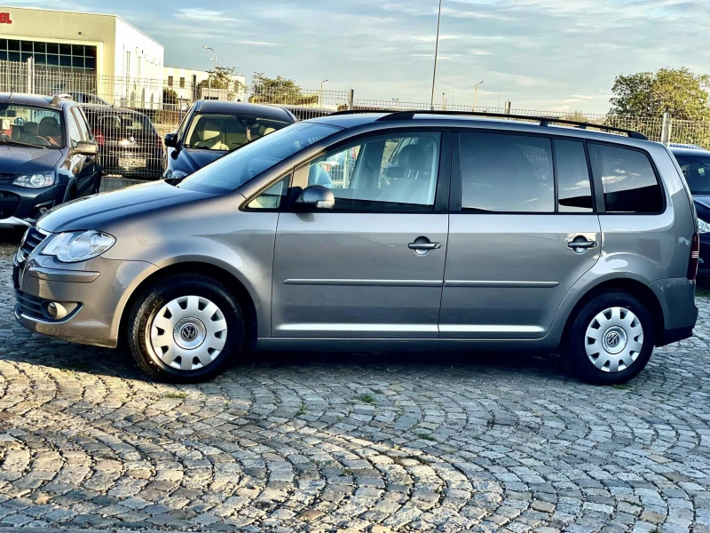 VW Touran 2.0 7-МЕСТА, снимка 2 - Автомобили и джипове - 47544269