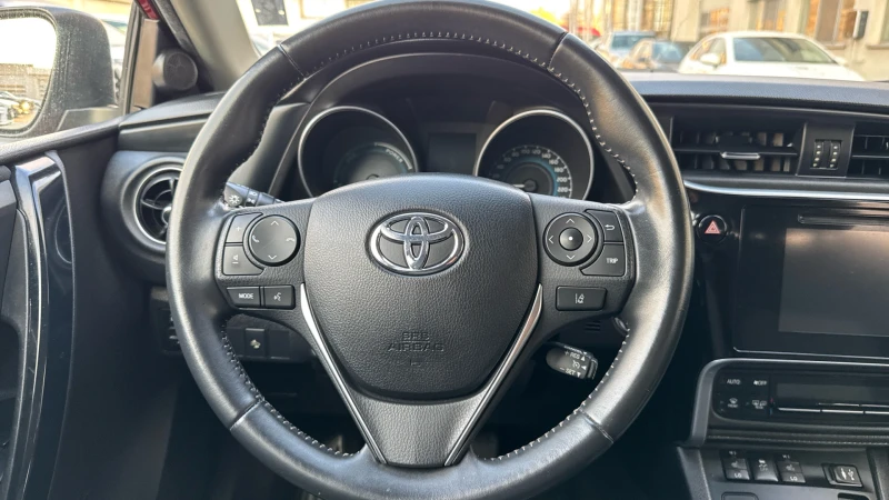 Toyota Auris, снимка 15 - Автомобили и джипове - 48386925