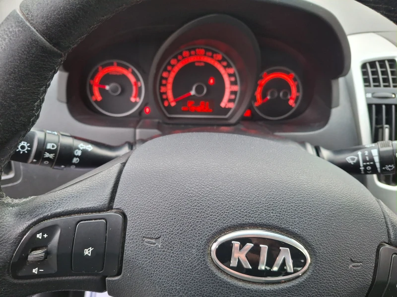 Kia Ceed 1.6CRDI 90к.с., снимка 8 - Автомобили и джипове - 48428249