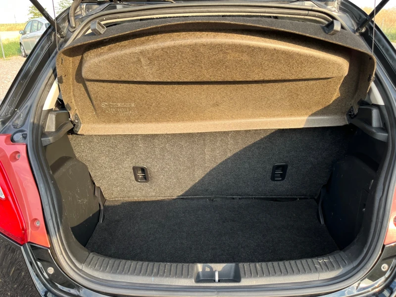 Mazda 2 1.3 75 коня, снимка 11 - Автомобили и джипове - 51129945