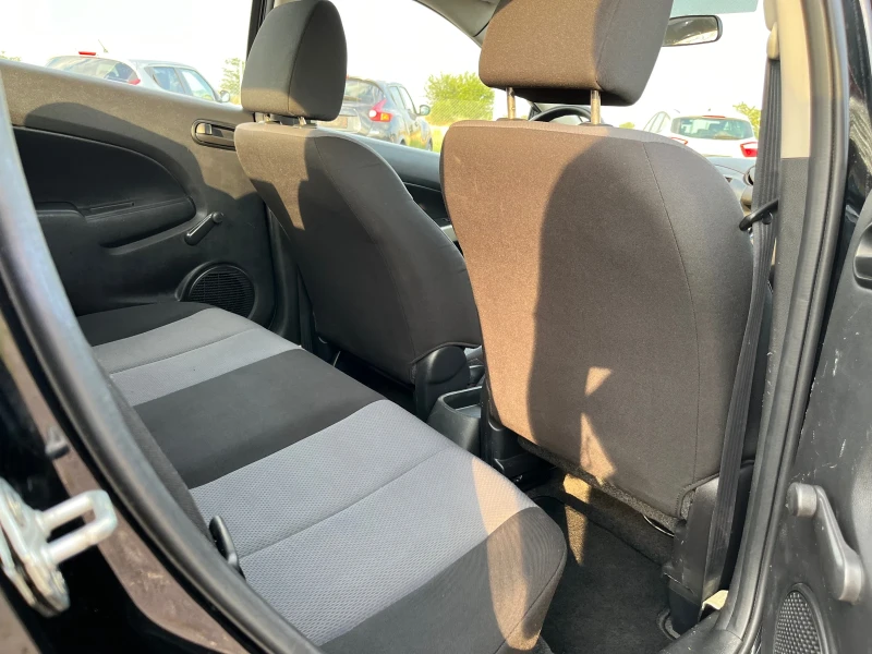 Mazda 2 1.3 75 коня, снимка 7 - Автомобили и джипове - 51129945