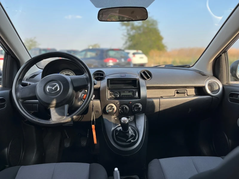 Mazda 2 1.3 75 коня, снимка 10 - Автомобили и джипове - 51129945