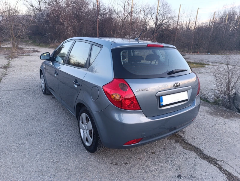 Kia Ceed 1.6i, снимка 7 - Автомобили и джипове - 52851307