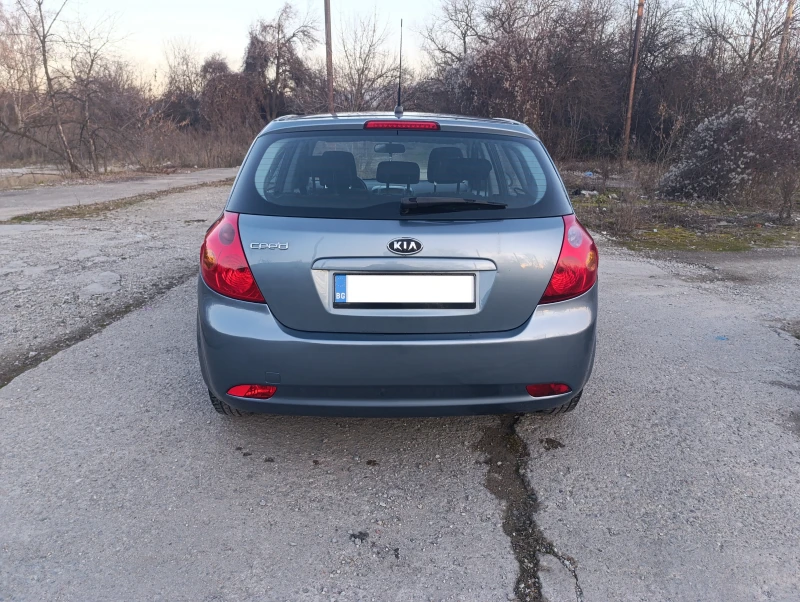Kia Ceed 1.6i, снимка 6 - Автомобили и джипове - 52851307