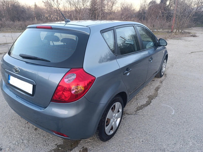 Kia Ceed 1.6i, снимка 5 - Автомобили и джипове - 52851307