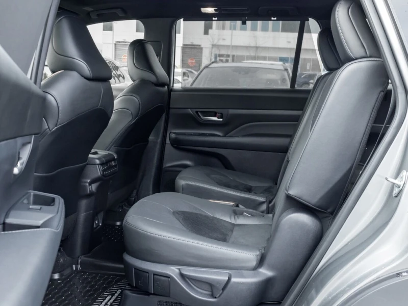 Toyota Grand Highlander Hybrid Platinum MAX  С РЕГИСТРАЦИЯ & АВТО КРЕДИТ , снимка 14 - Автомобили и джипове - 53260745