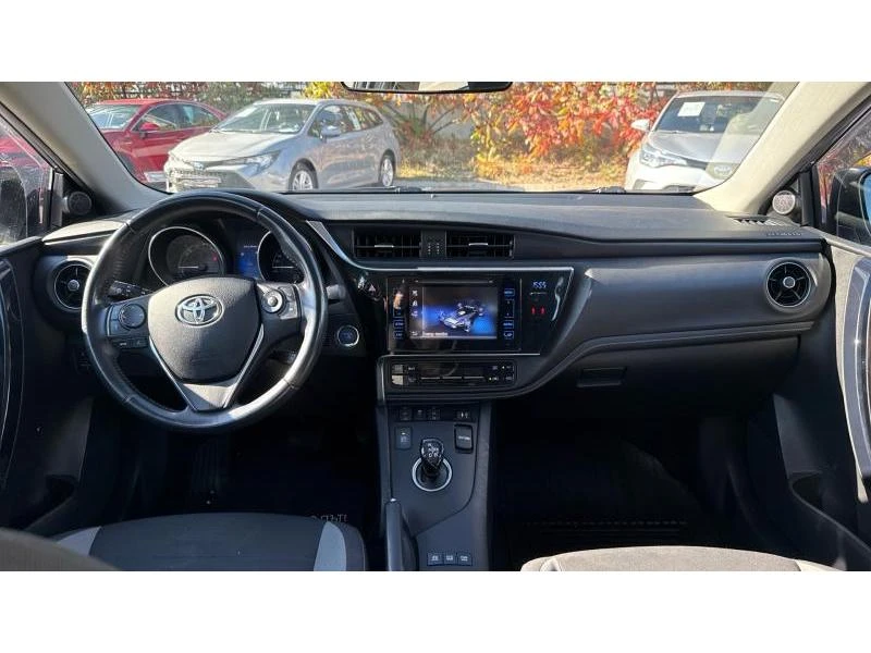 Toyota Auris, снимка 8 - Автомобили и джипове - 48013103