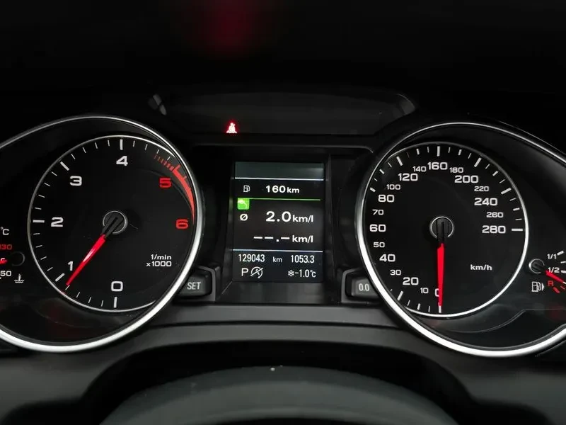 Audi A5 2.0 TDI Quattro, снимка 8 - Автомобили и джипове - 54552651