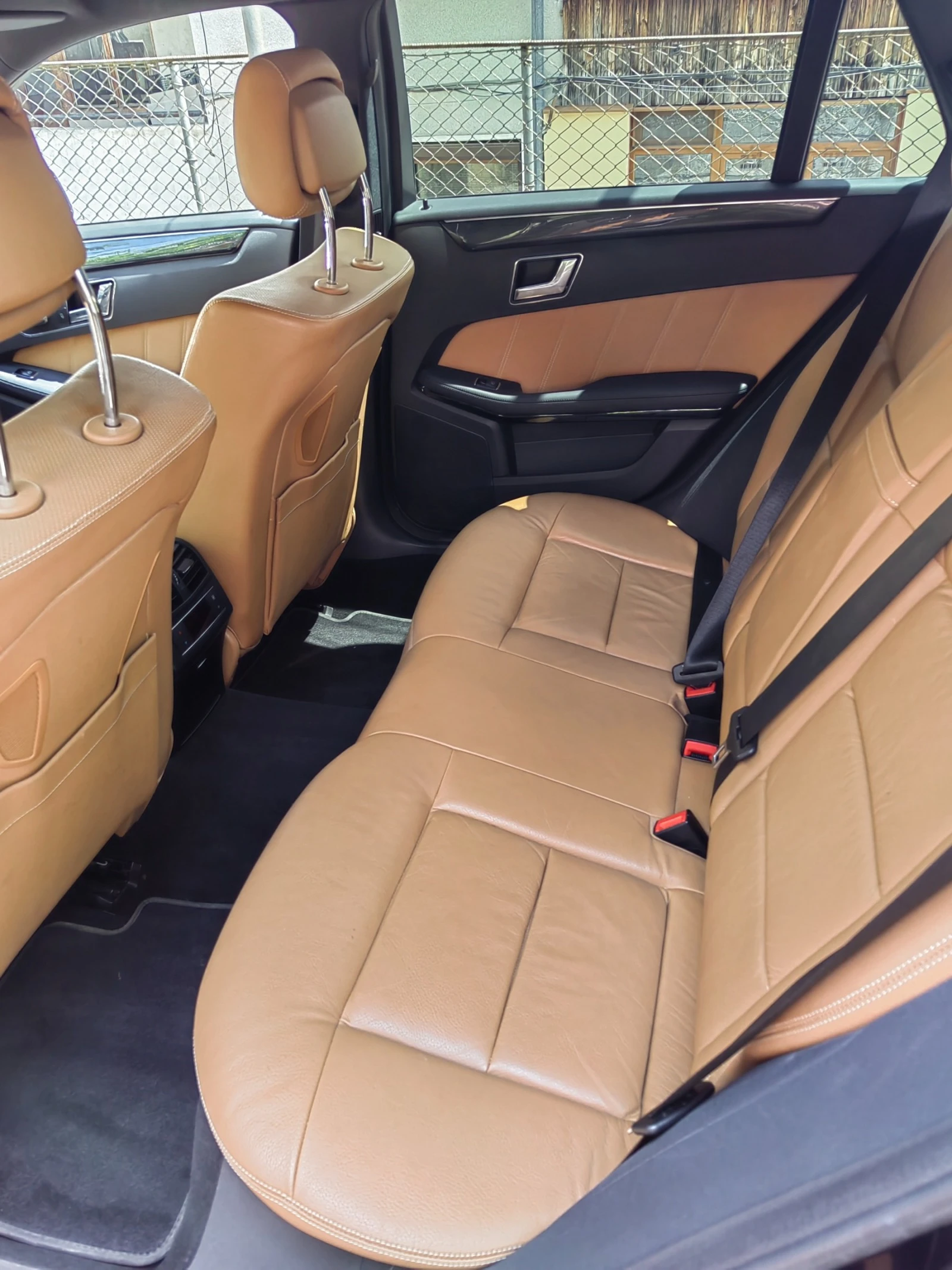 Mercedes-Benz E 350 4 MATIK* * 7G TRONIK* * AVANTGARDE* * AIRMATIK | Mobile.bg — изображение 12