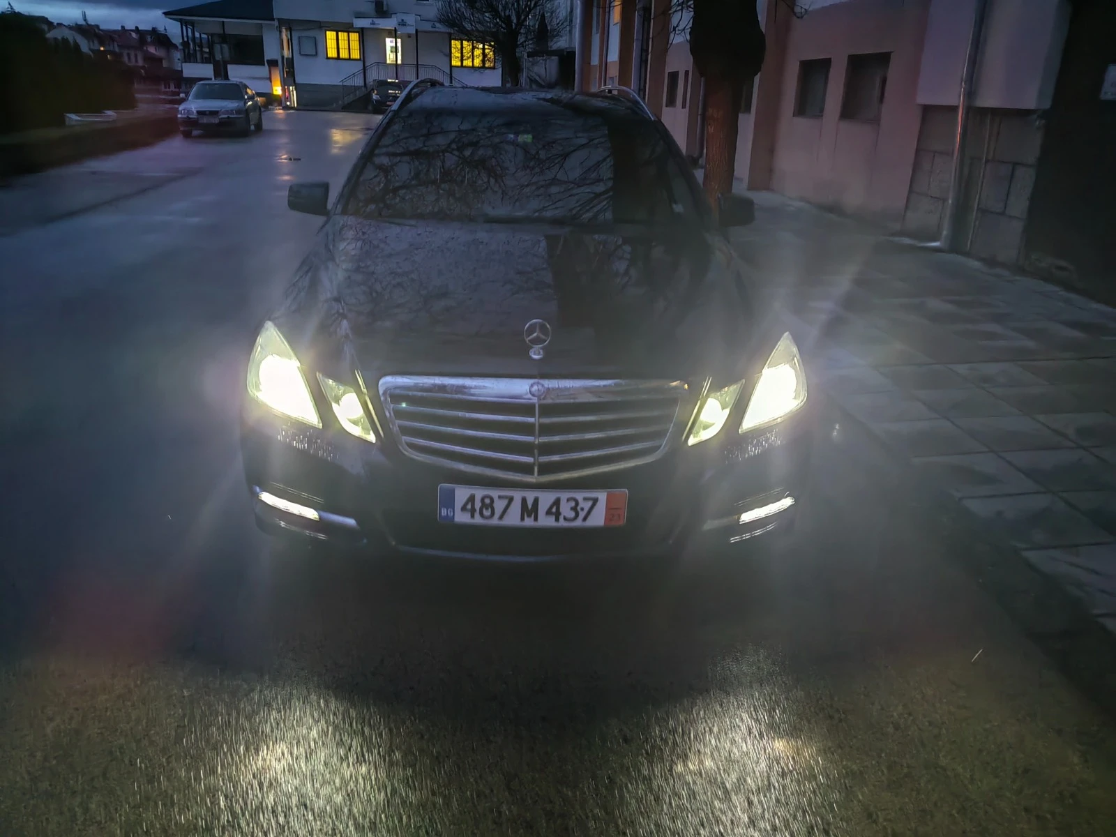 Mercedes-Benz E 350 4 MATIK* * 7G TRONIK* * AVANTGARDE* * AIRMATIK - изображение 9