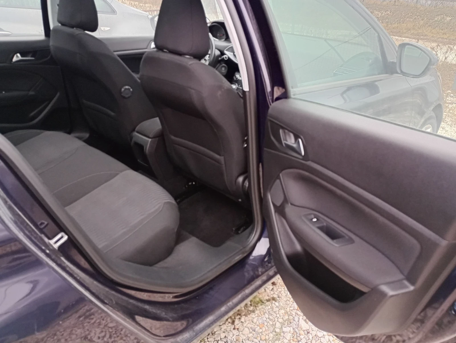Peugeot 308 1.2i | Mobile.bg — изображение 11