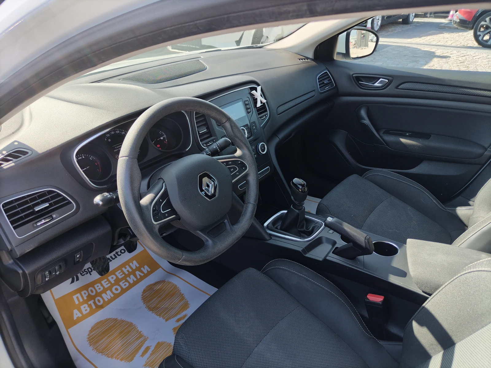 Renault Megane 1.3TCe 140 к.с./Life - изображение 10