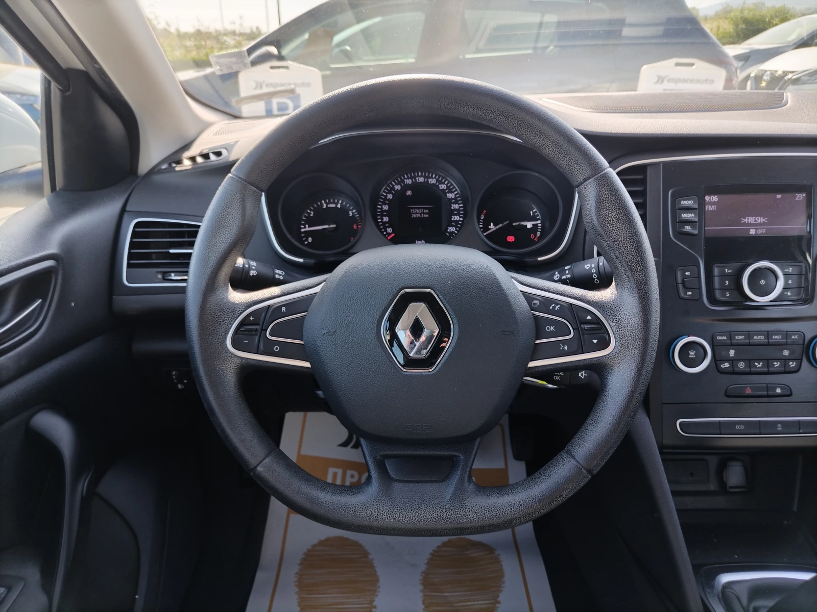 Renault Megane 1.3TCe 140 к.с./Life - изображение 8