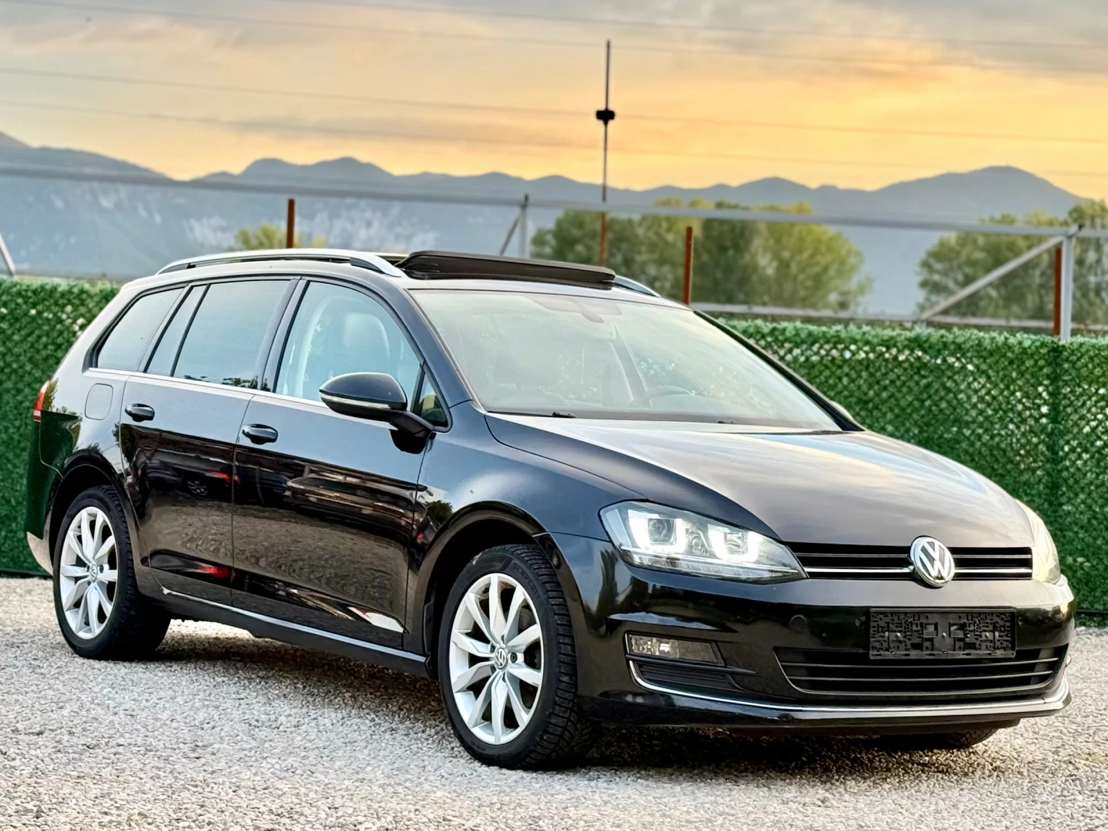 VW Golf 1.6TDi AVTOMAT* XENON* NAVI* FULL LED