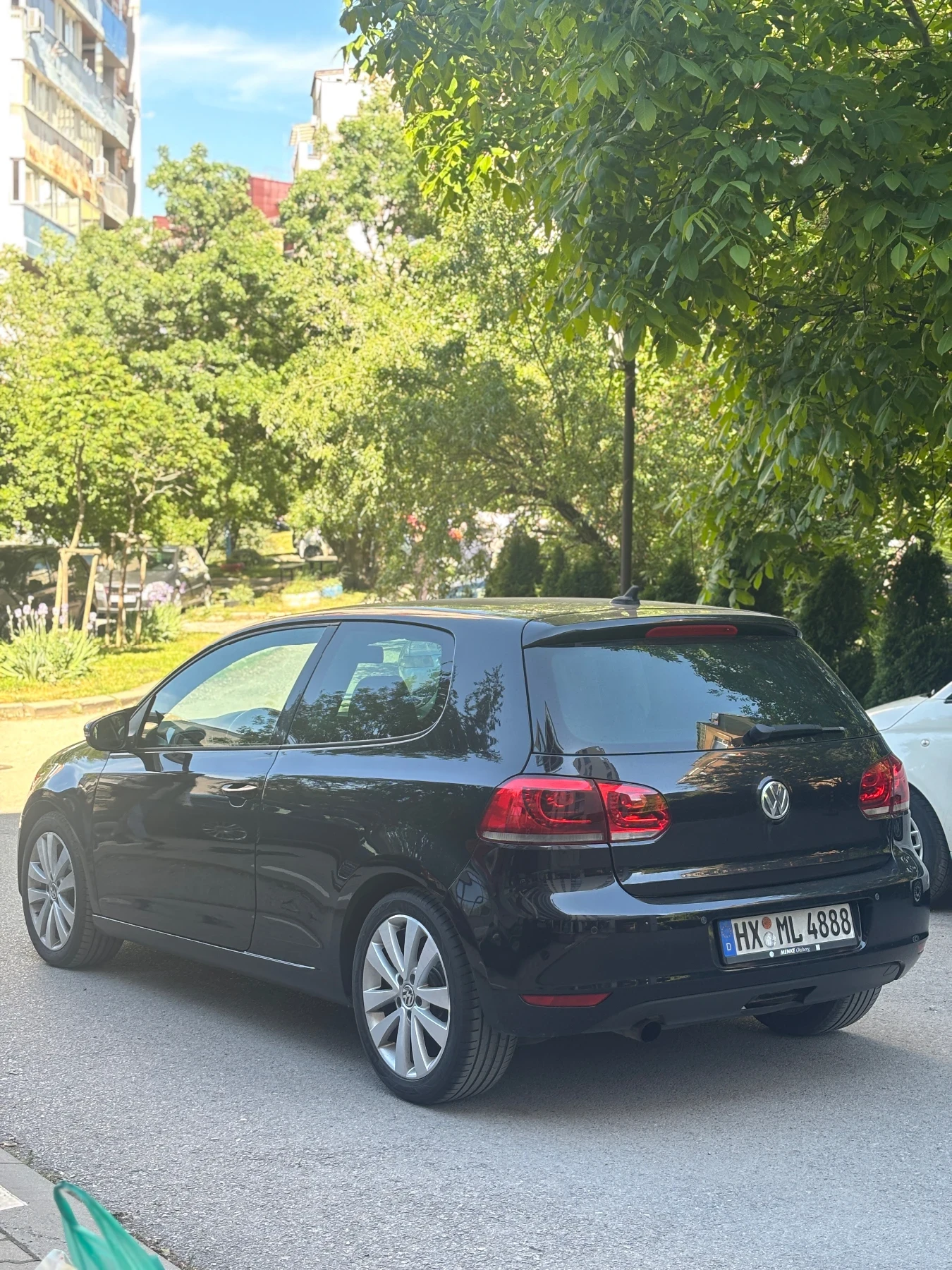 VW Golf 1.6TDI РЕГИСТРИРАН #KEYLESS/START-STOP/HIGHLINE, снимка 4 - Автомобили и джипове - 54405026
