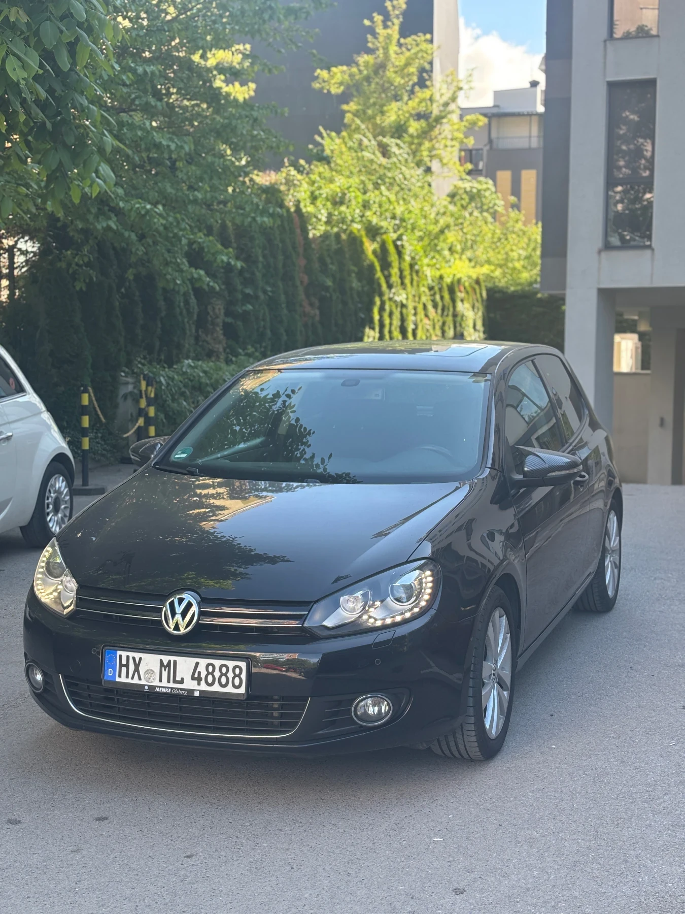 VW Golf 1.6TDI РЕГИСТРИРАН #KEYLESS/START-STOP/HIGHLINE, снимка 2 - Автомобили и джипове - 54405026