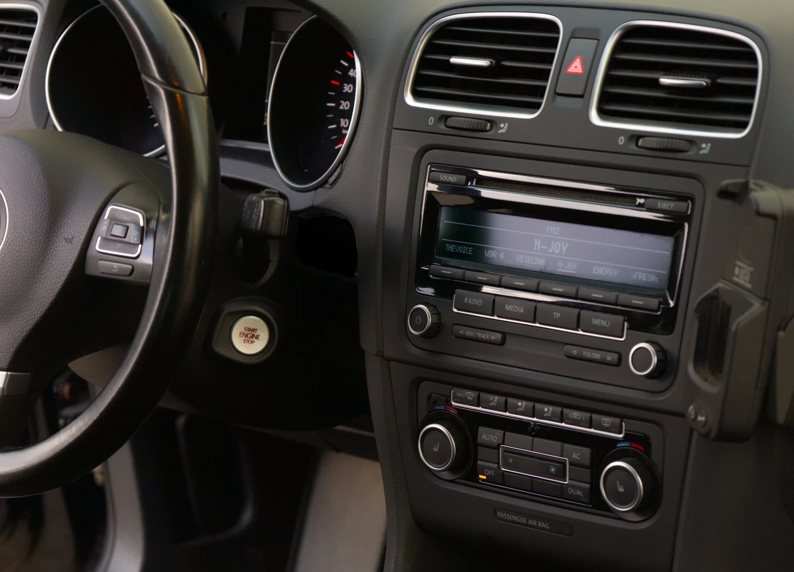 VW Golf 1.6TDI #KEYLESS/START-STOP/HIGHLINE, снимка 11 - Автомобили и джипове - 54773055