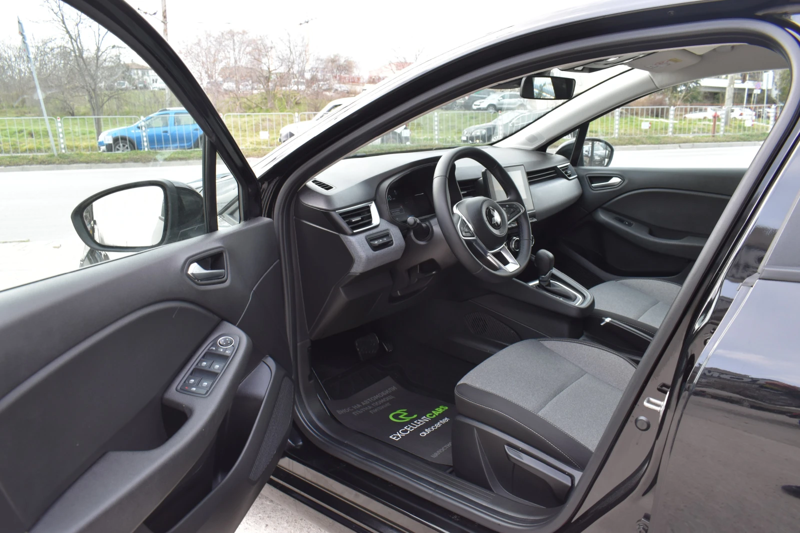 Mitsubishi Colt 1.6 HEV* INVITED* ГАРАНЦИЯ ДО 2029г., снимка 8 - Автомобили и джипове - 53913696