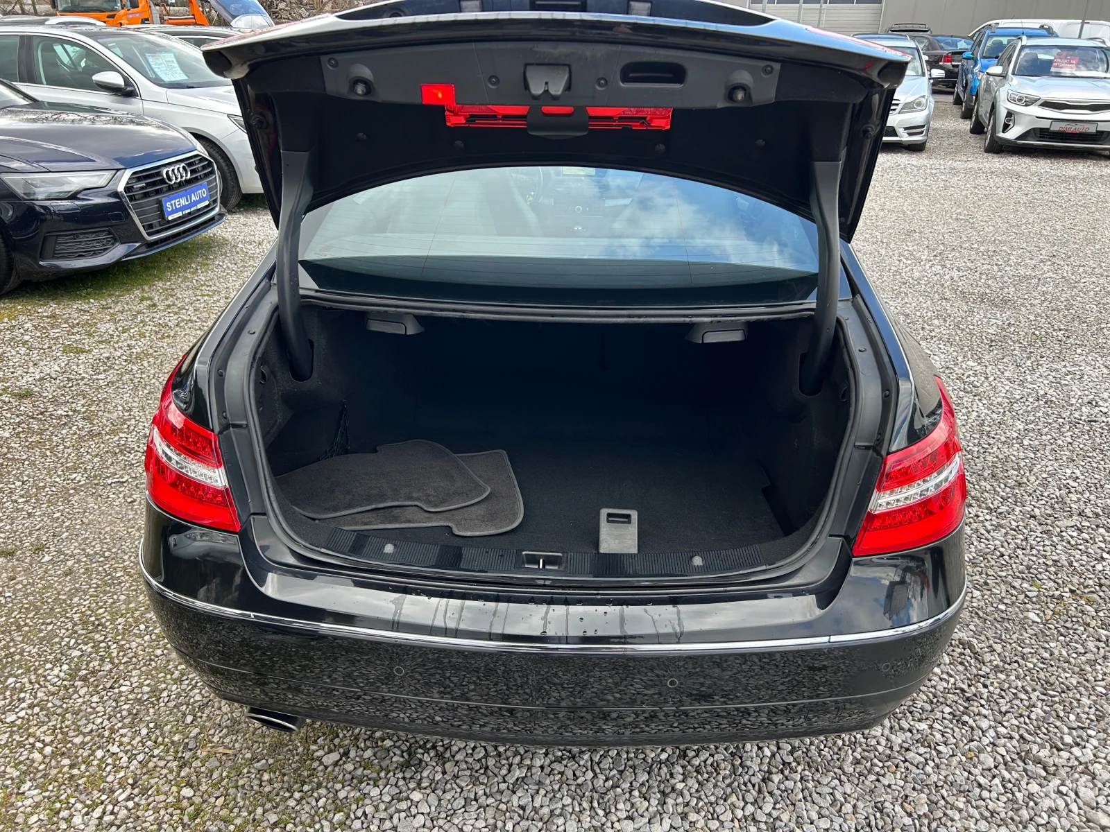 Mercedes-Benz E 220 2.2CDI EURO 5A, снимка 13 - Автомобили и джипове - 54091203