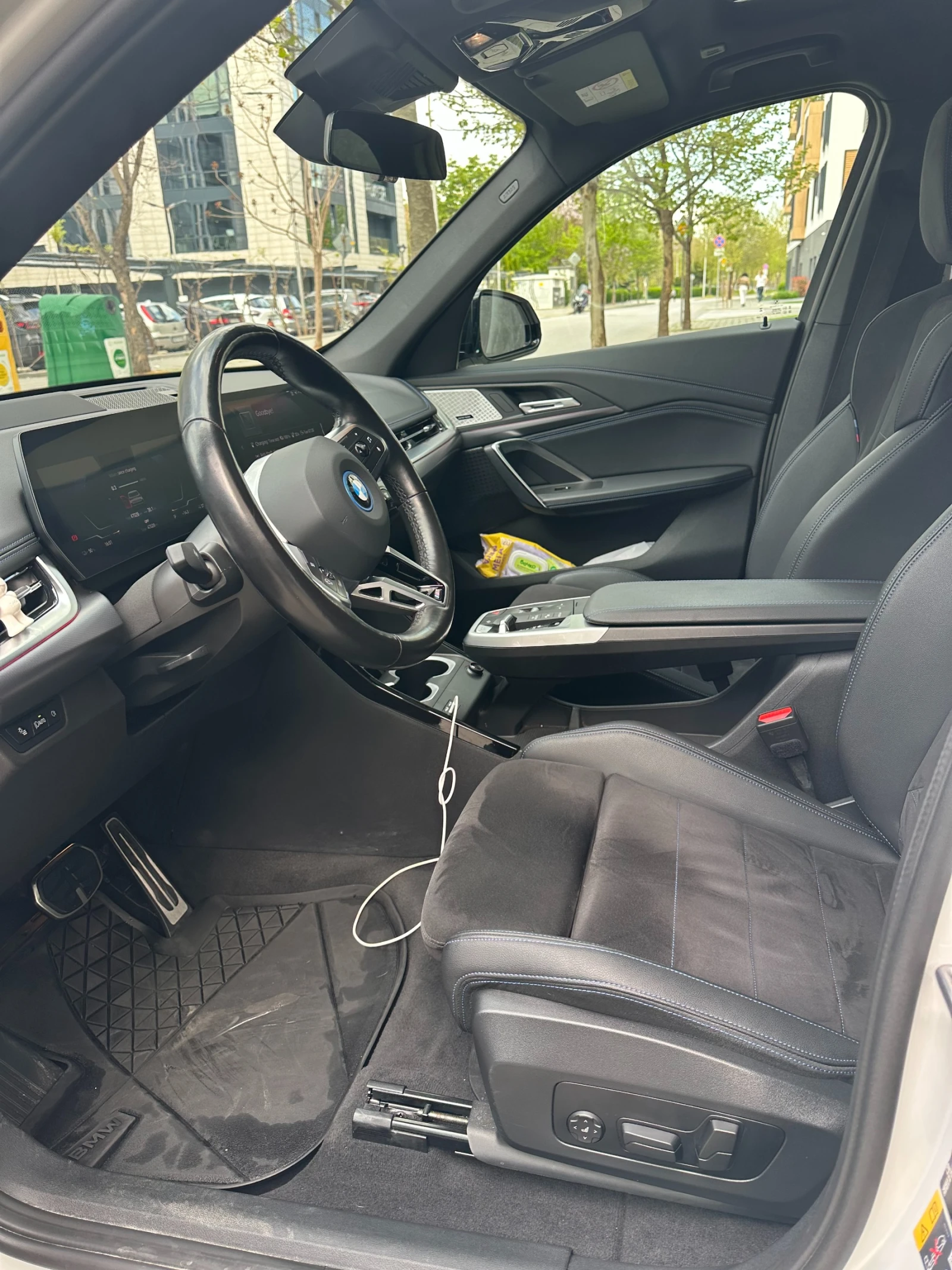 BMW iX1 xDrive30 M �����  64.7 kWh | Mobile.bg � ����������� 12