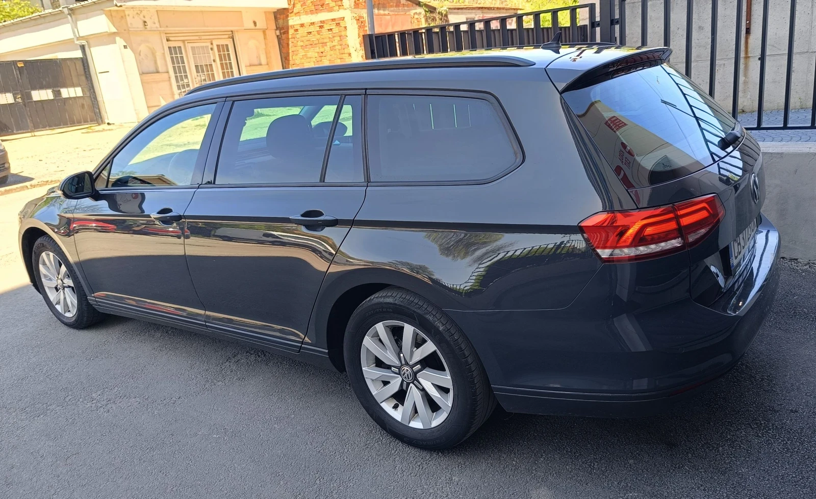 VW Passat 2.0 TDI, снимка 4 - Автомобили и джипове - 54351759