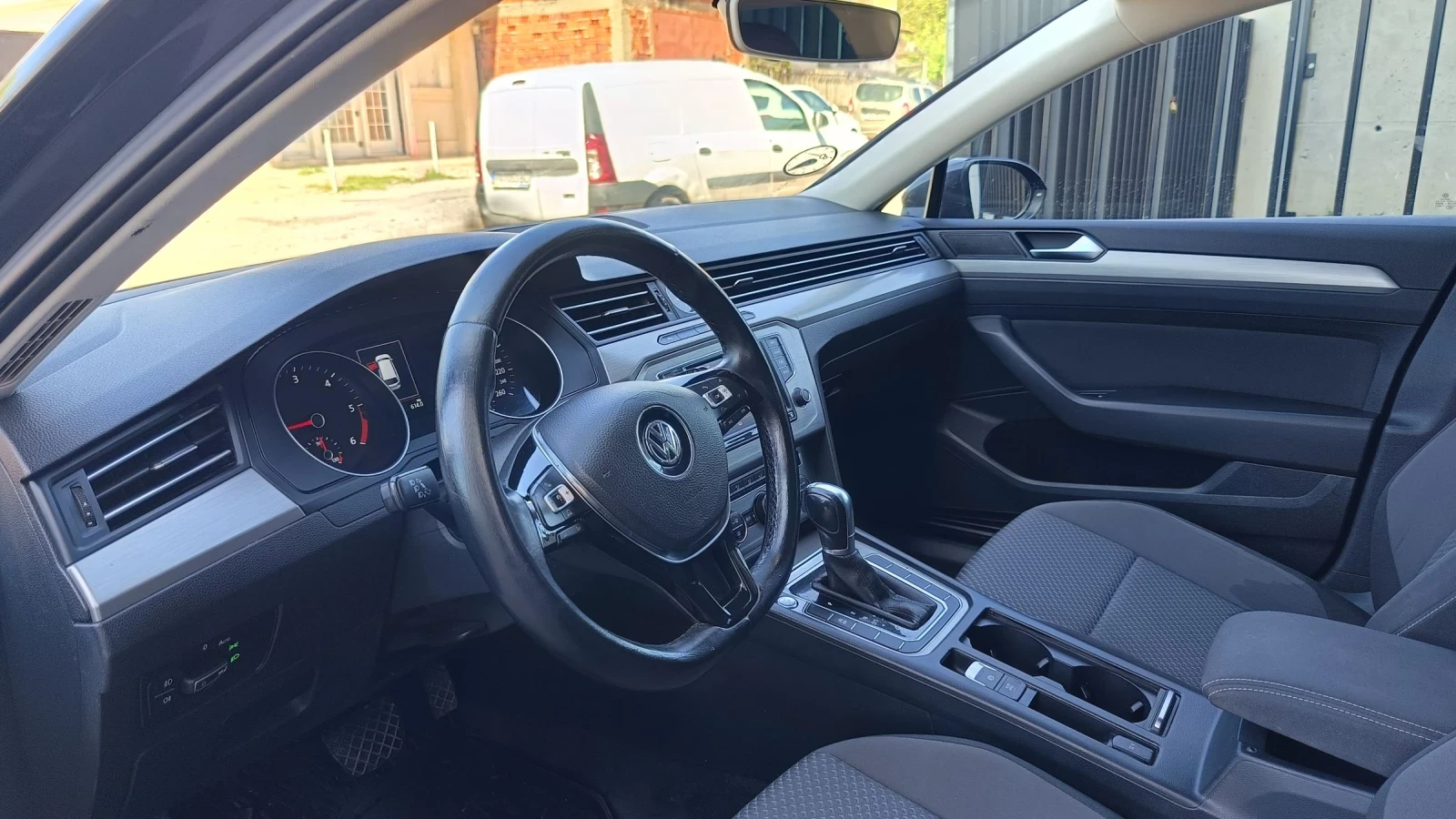 VW Passat 2.0 TDI, снимка 7 - Автомобили и джипове - 54351759