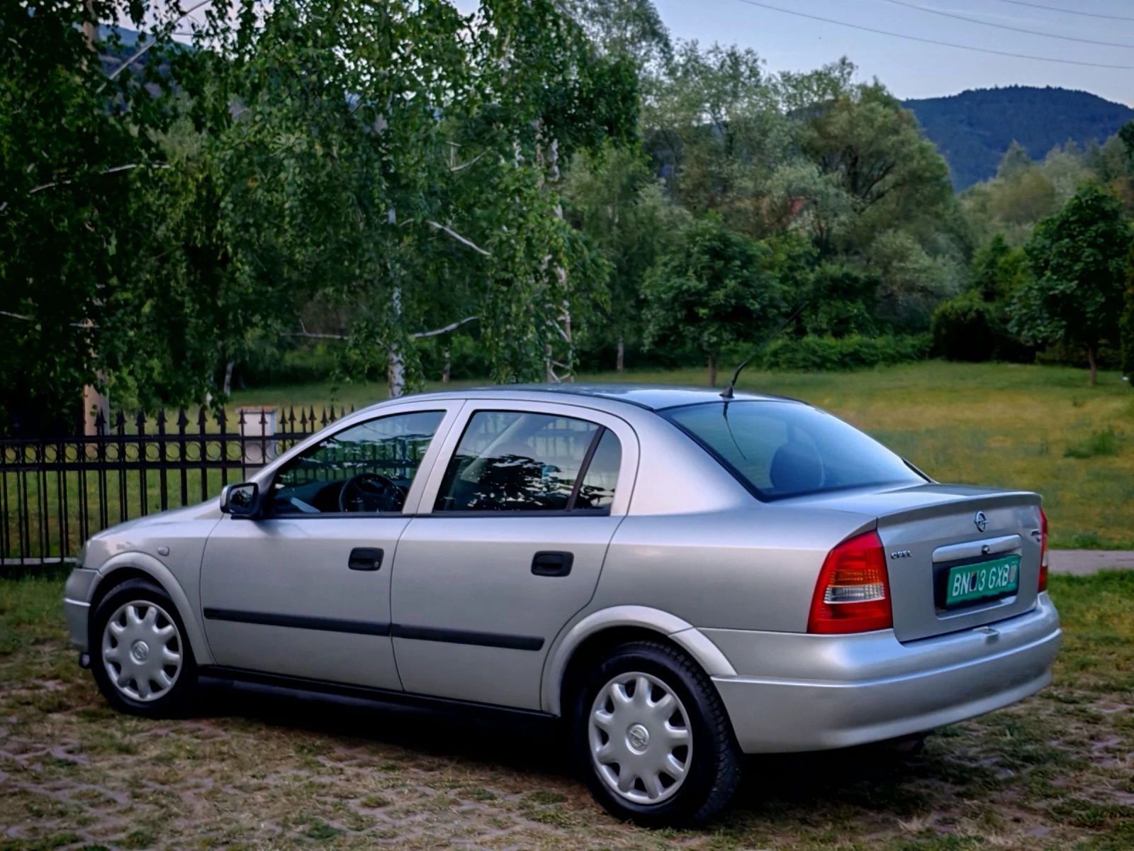 Opel Astra 1.6I(84)* АВТОМАТИК* КЛИМАТИК* НОВ ВНОС* , снимка 4 - Автомобили и джипове - 54742601