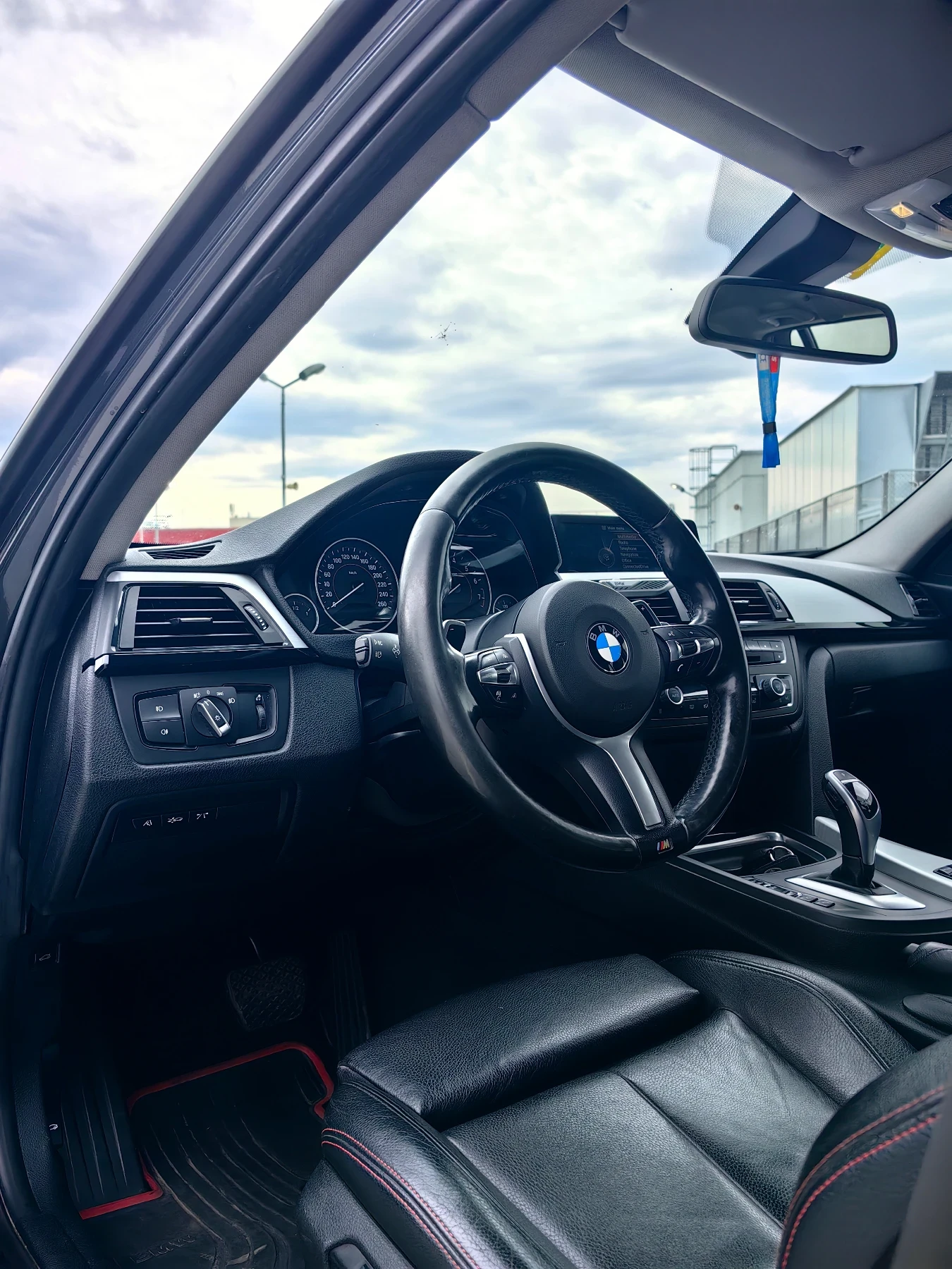 BMW 328 Touring / M Pack / Distronic / 360 / Bootmod3, снимка 11 - Автомобили и джипове - 54769758
