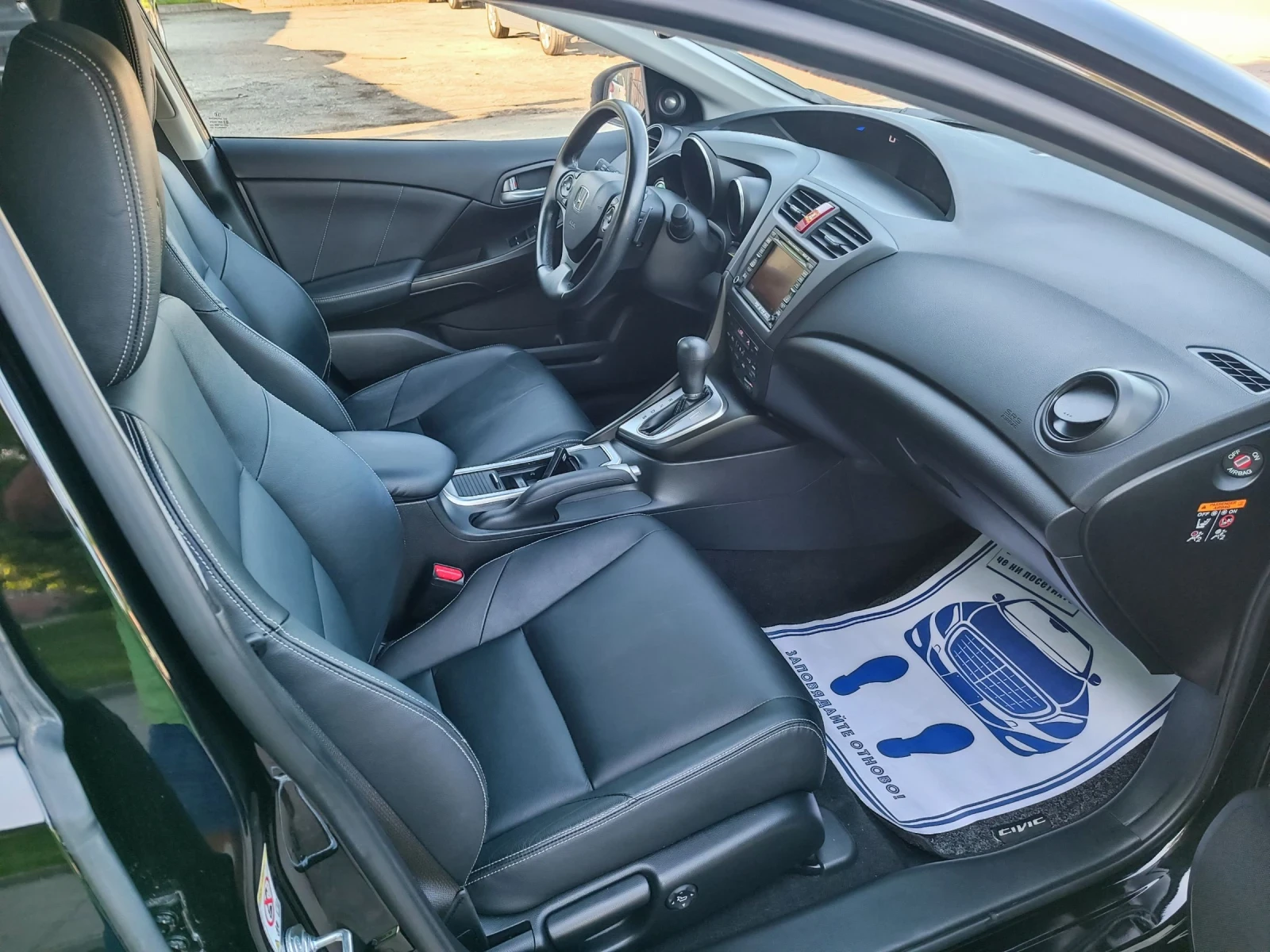 Honda Civic 1.8i-140кс-ШВЕЙЦАРИЯ-АВТОМАТ-KEYLESS-NAVI, снимка 12 - Автомобили и джипове - 54777704