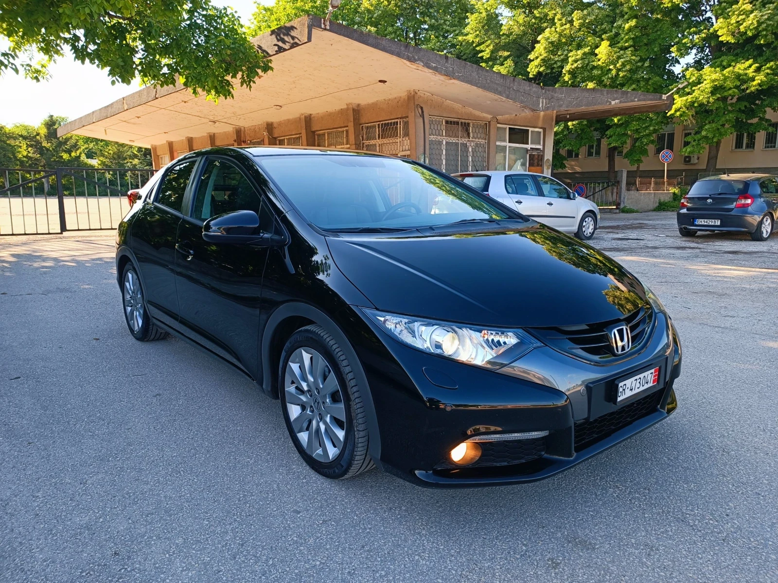 Honda Civic 1.8i-140кс-ШВЕЙЦАРИЯ-АВТОМАТ-KEYLESS-NAVI, снимка 2 - Автомобили и джипове - 54777704