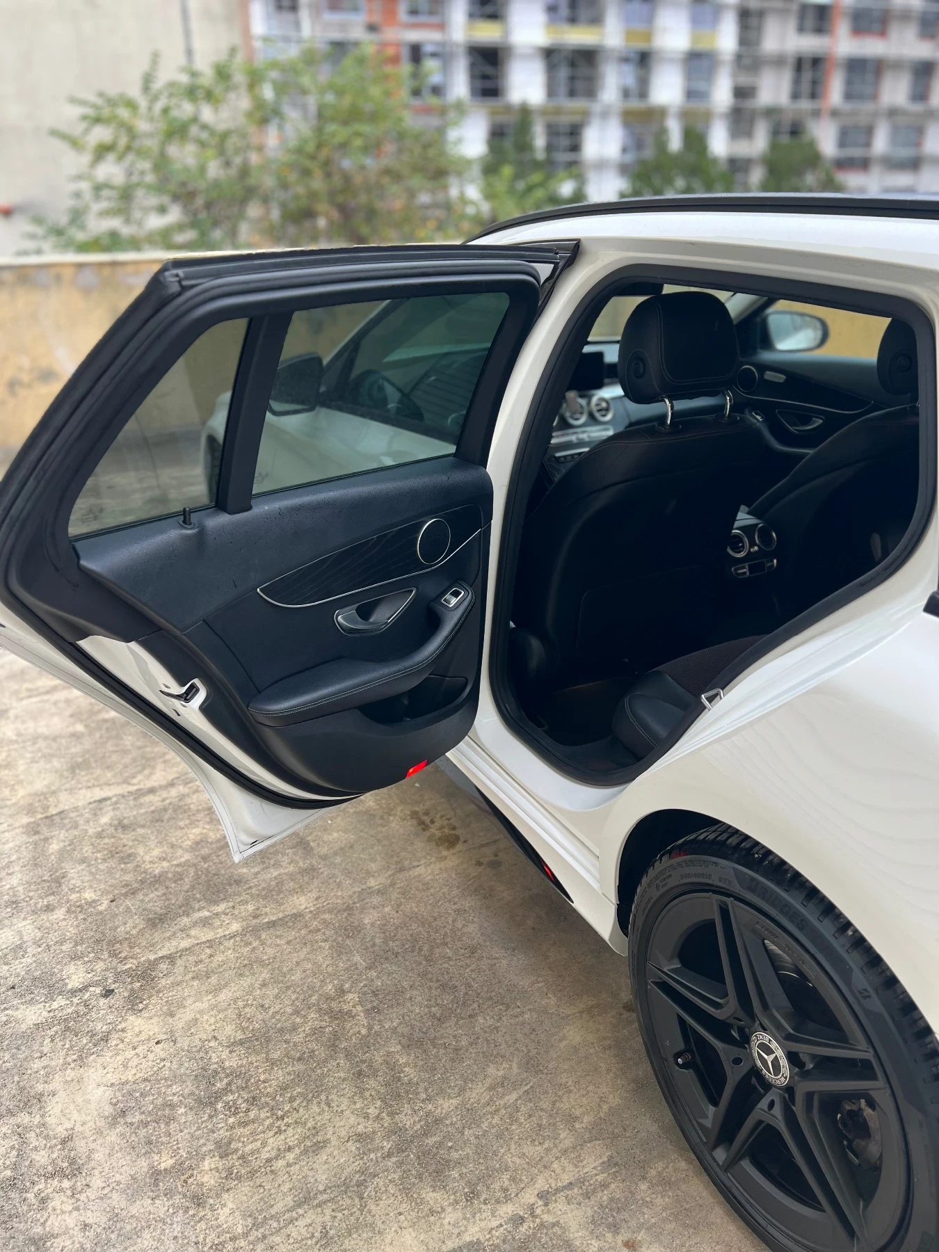 Mercedes-Benz C 220 D AMG 4MATIC, снимка 9 - Автомобили и джипове - 54781395