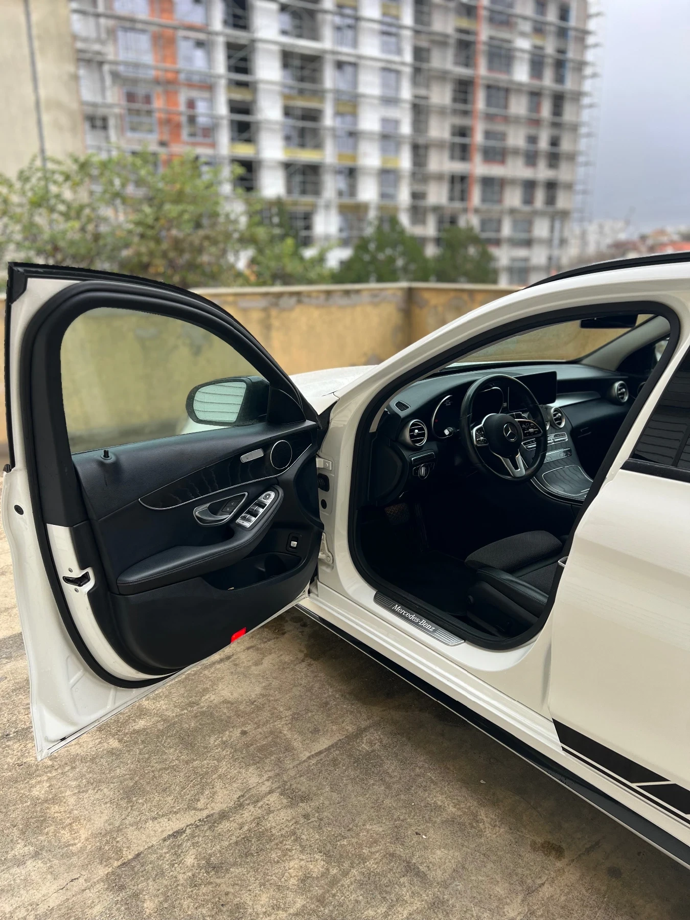 Mercedes-Benz C 220 D AMG 4MATIC, снимка 7 - Автомобили и джипове - 54781395