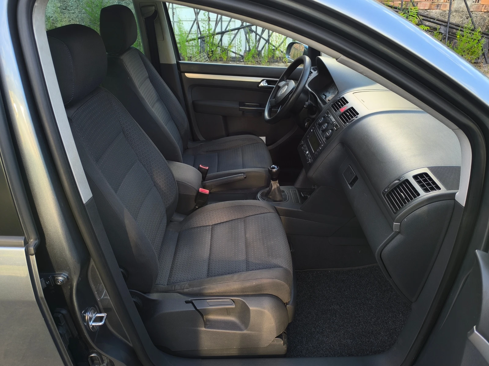 VW Touran -1.9TDI-101кс-6 скорости-КЛИМАТРОНИК-, снимка 15 - Автомобили и джипове - 55241539