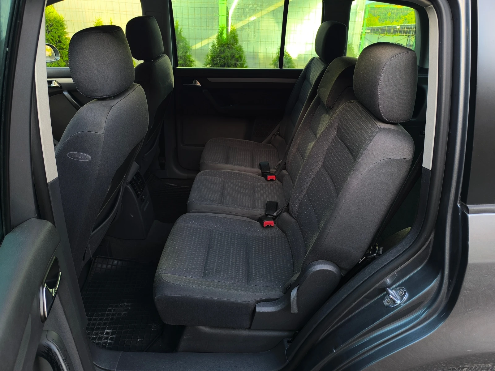 VW Touran -1.9TDI-101кс-6 скорости-КЛИМАТРОНИК-, снимка 12 - Автомобили и джипове - 55241539