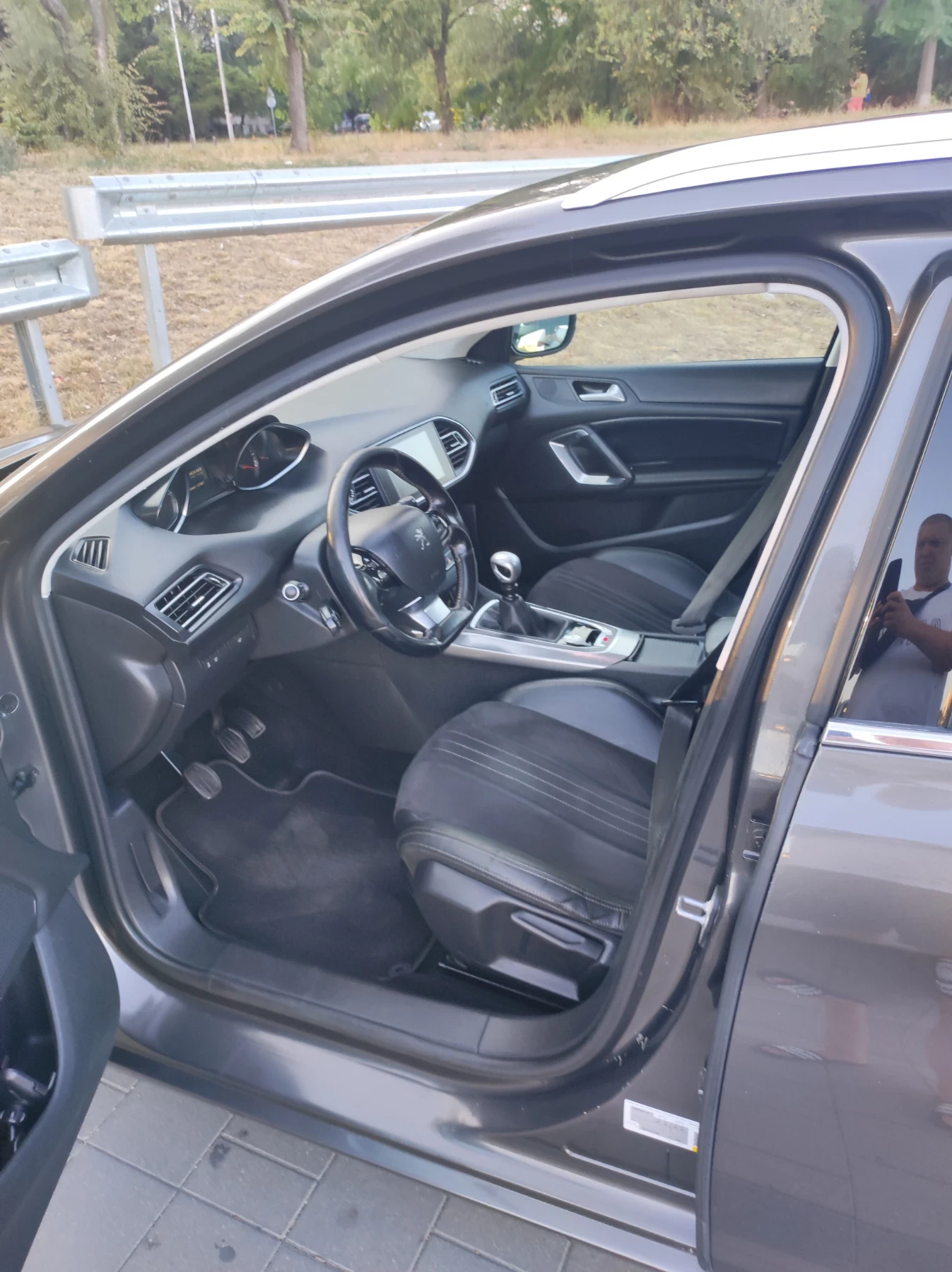 Peugeot 308 Sw 1.6 Blue Hdi, снимка 11 - Автомобили и джипове - 55849403