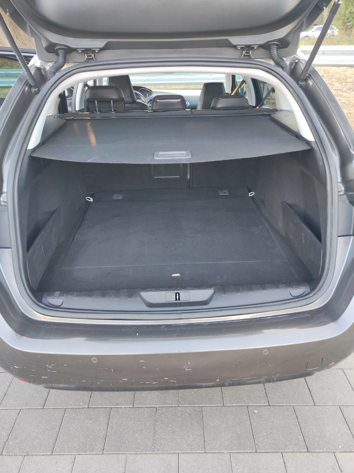 Peugeot 308 Sw 1.6 Blue Hdi, снимка 8 - Автомобили и джипове - 55849403