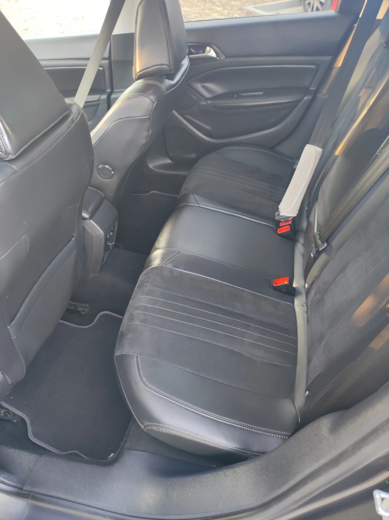 Peugeot 308 Sw 1.6 Blue Hdi, снимка 9 - Автомобили и джипове - 55849403