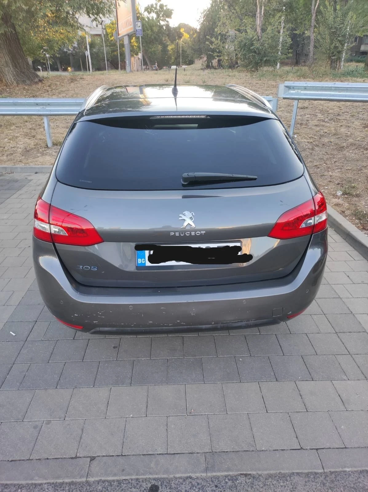 Peugeot 308 Sw 1.6 Blue Hdi, снимка 2 - Автомобили и джипове - 55849403