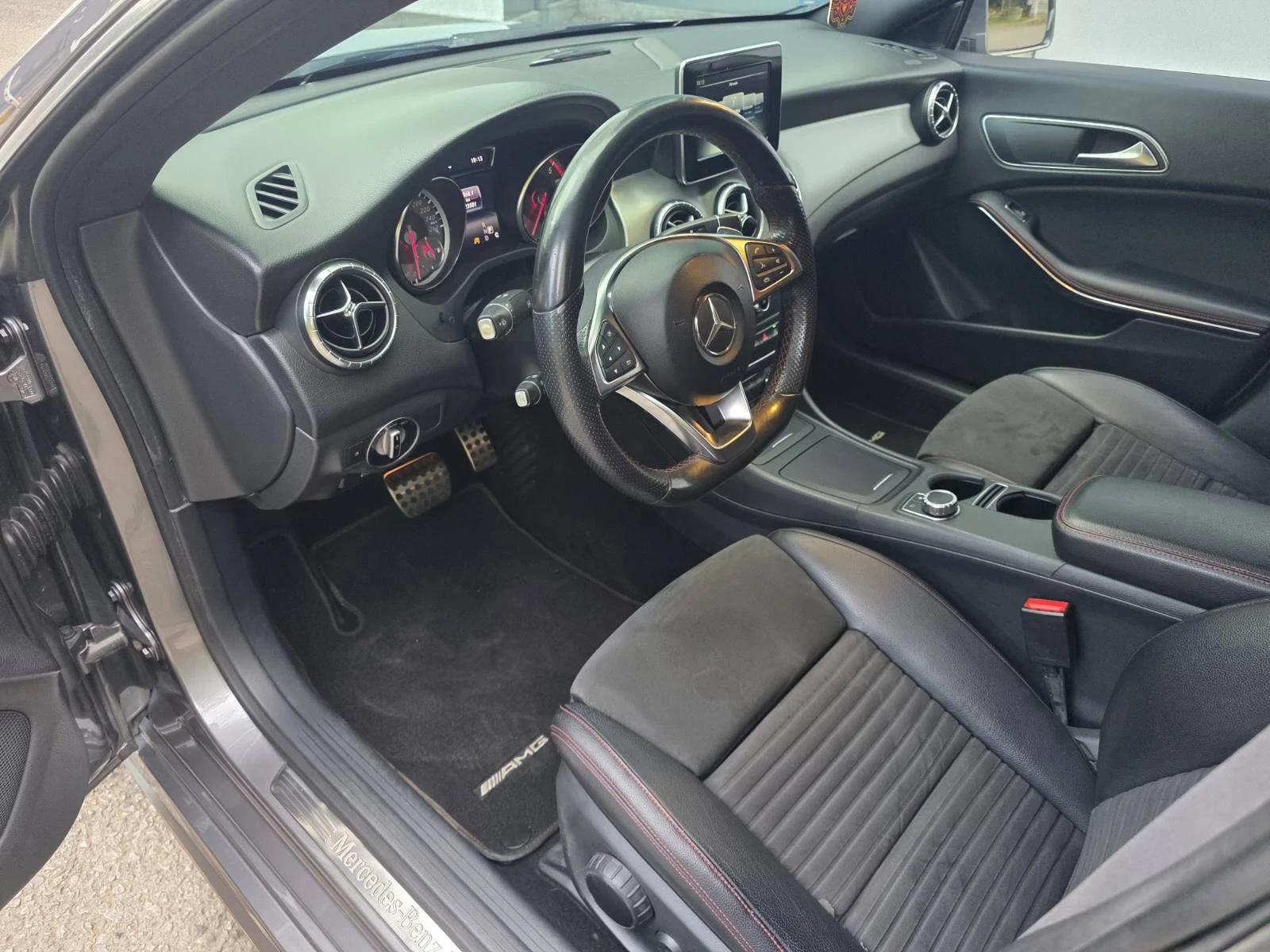 Mercedes-Benz CLA 200 CDI / AMG OPTIC / 4-MATIC, снимка 9 - Автомобили и джипове - 56325622