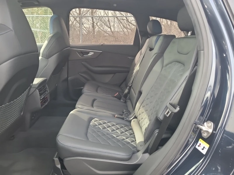 Audi SQ7 * CARFAX * БЕЗ ПЪРВОНАЧАЛНА ВНОСКА, снимка 13 - Автомобили и джипове - 52723636