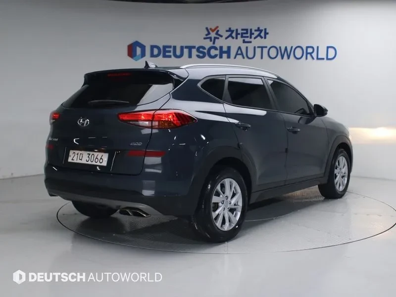 Hyundai Tucson 2.0 CRDi, снимка 2 - Автомобили и джипове - 54258391