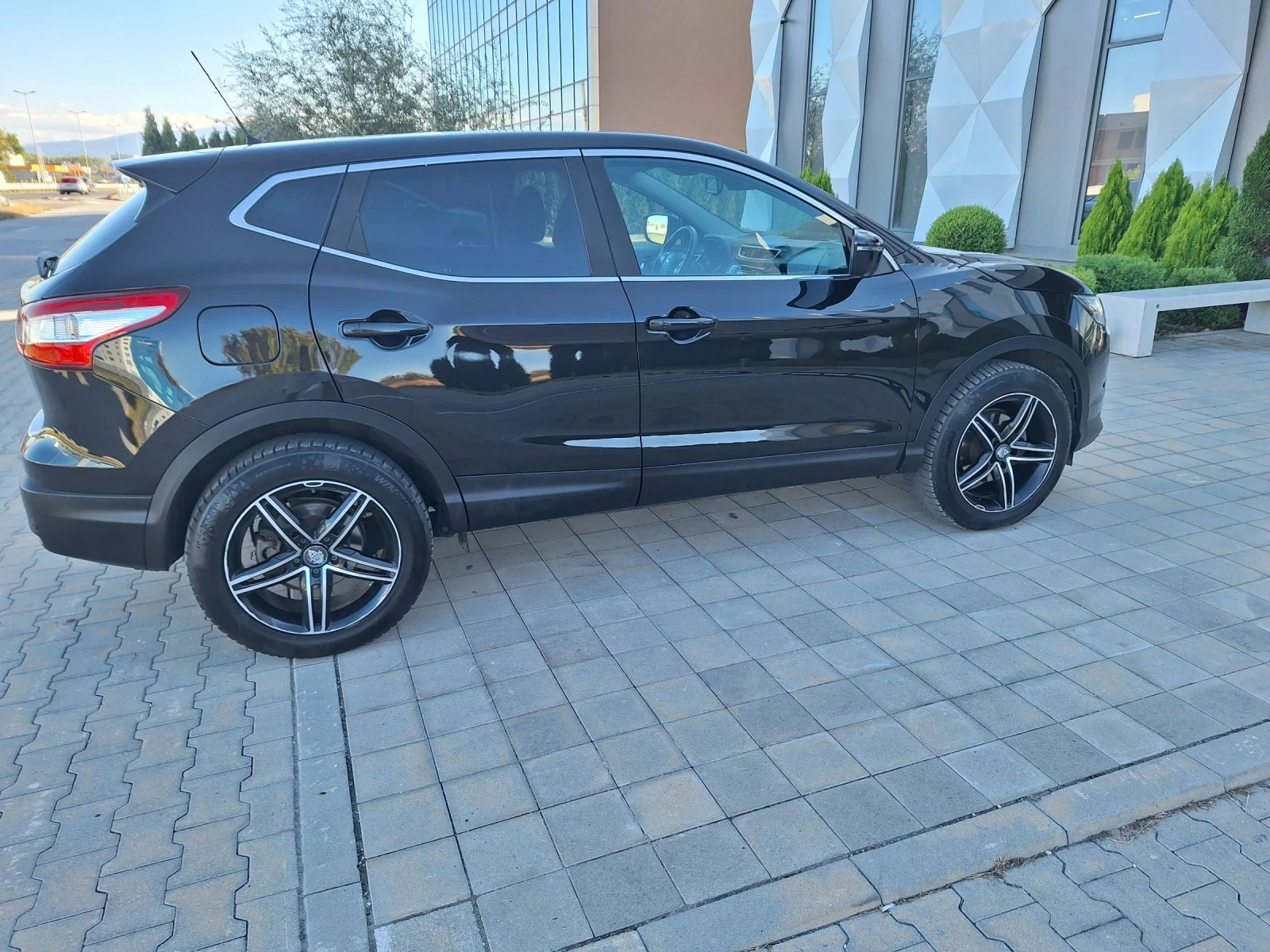 Nissan Qashqai бензин автомат  105000хк - изображение 9