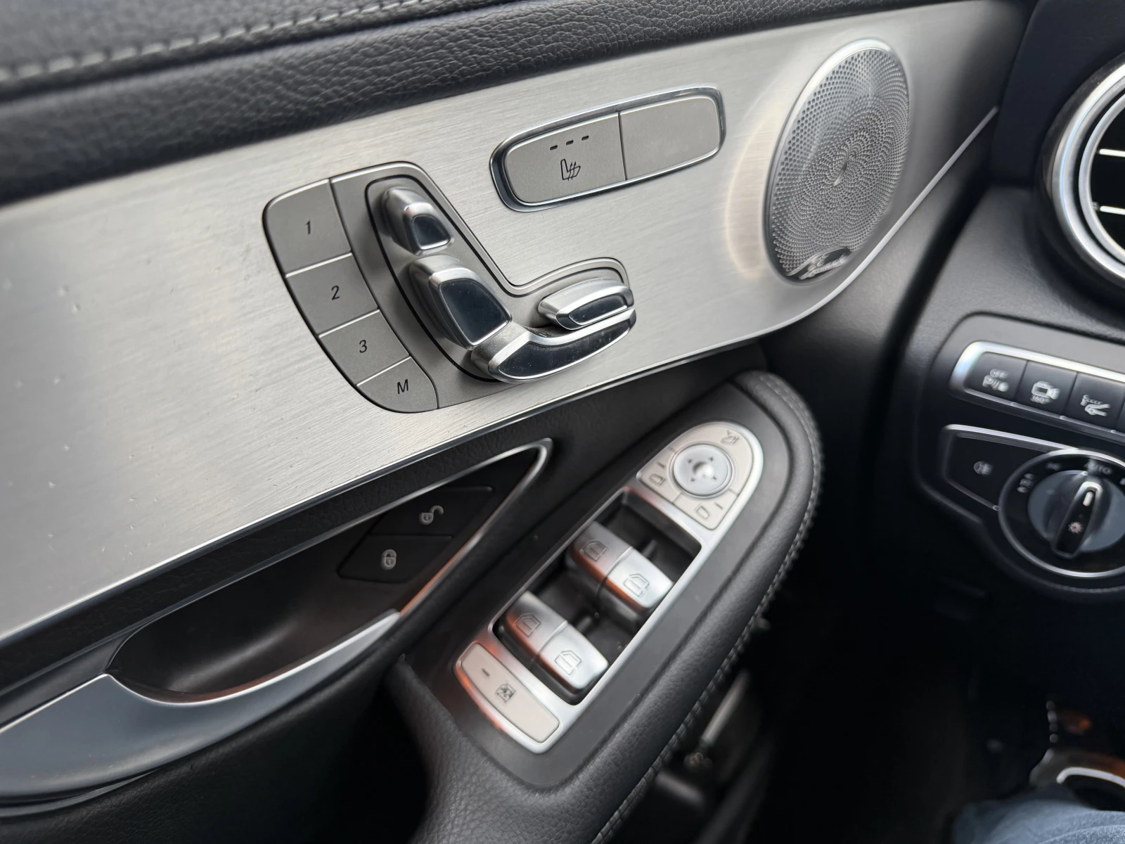 Mercedes-Benz GLC 250 AMG-BURMASTER-360КАМЕРИ-KEYLESS-GO, снимка 10 - Автомобили и джипове - 54879809