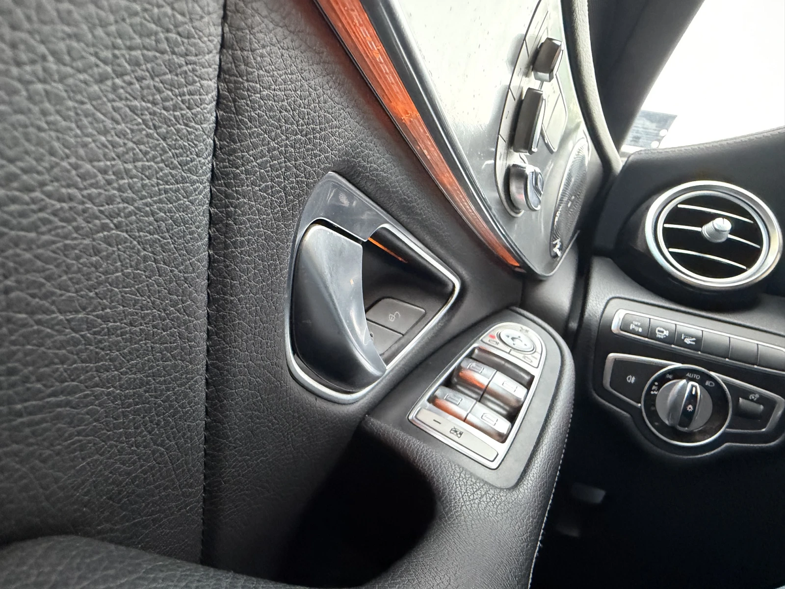 Mercedes-Benz GLC 250 AMG-BURMASTER-360КАМЕРИ-KEYLESS-GO, снимка 12 - Автомобили и джипове - 54879809
