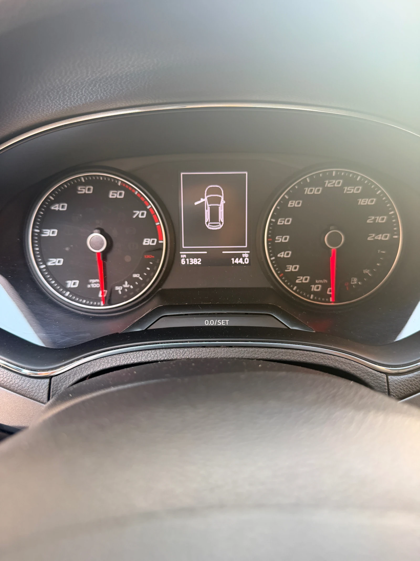 Seat Arona, снимка 13 - Автомобили и джипове - 55773843