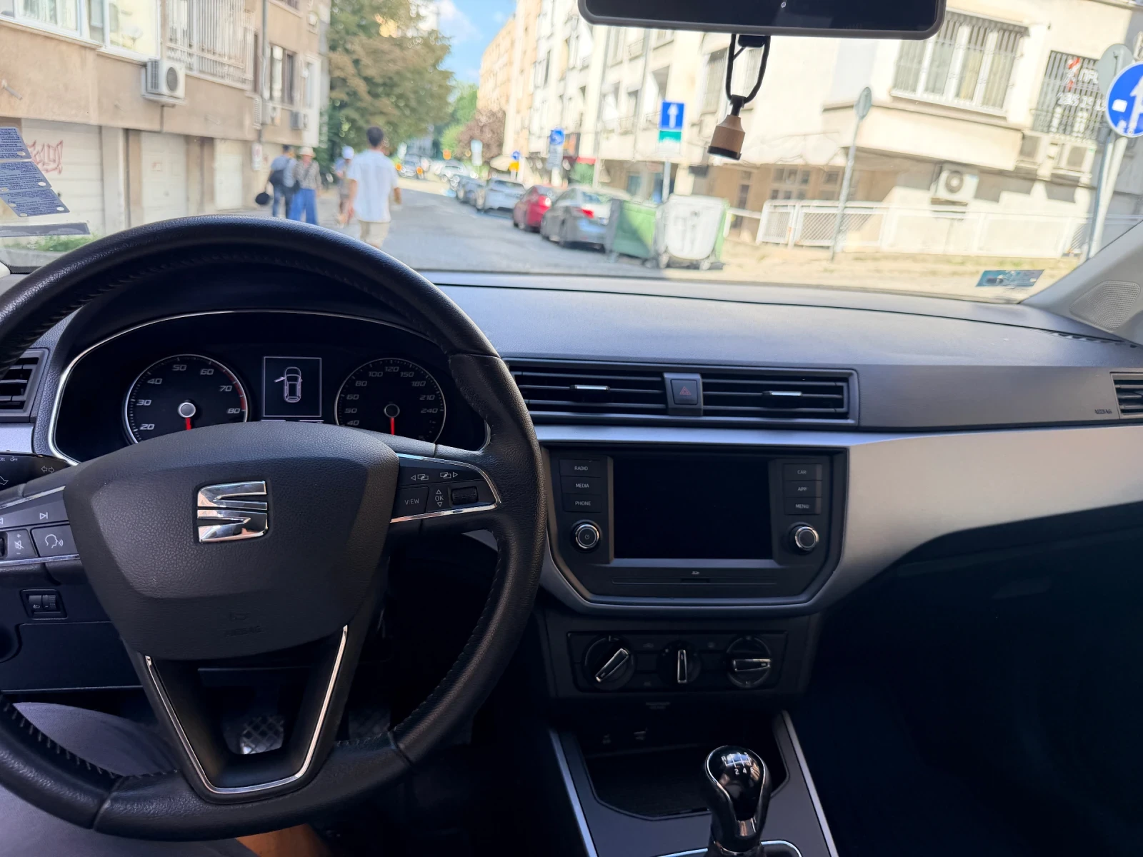 Seat Arona, снимка 9 - Автомобили и джипове - 55773843